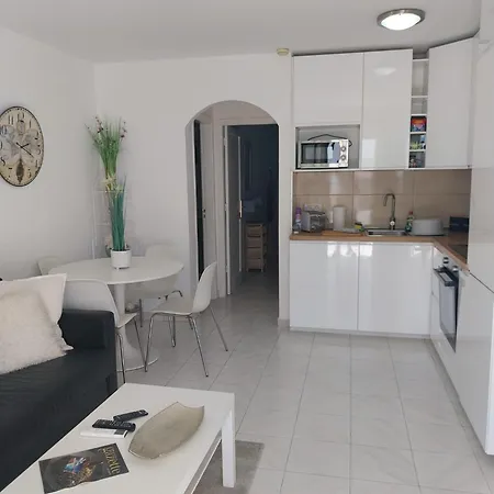 Apartment Bright & Spacious With Aircon