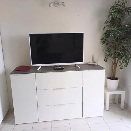 Bright & Spacious With Aircon Apartment *